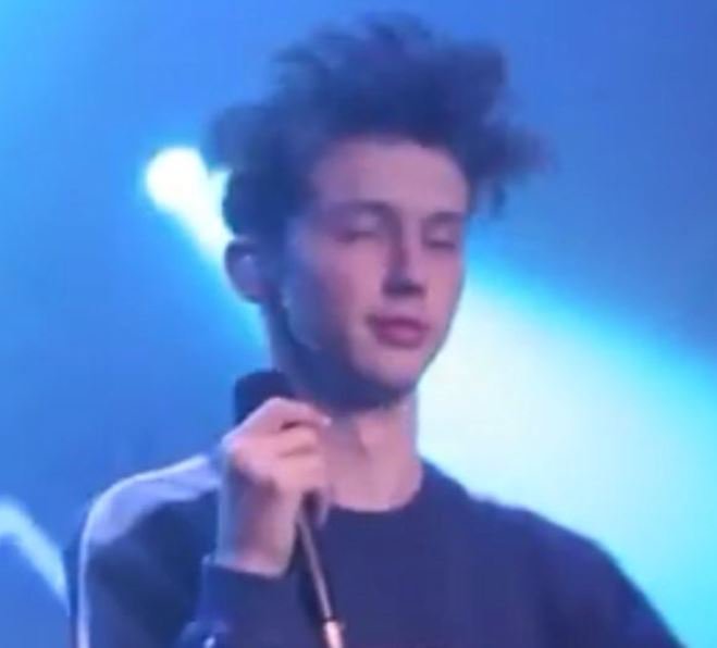 explicitpml's tweet photo. RT=VOTE
honestly troye's 🔥🔥🔥
#iHeartAwards #TripleThreat #TroyeSivan #BestCover #HandsToMyselfSorry https://t.co/MbwHFpcxkX