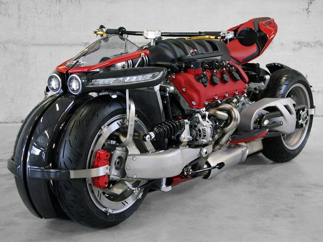 Cool_Stuff_Dude's tweet photo. This #motorcycle has a 4.7 liter V8 #Maserati engine https://t.co/whGiH96vie https://t.co/qzYX4XGizK