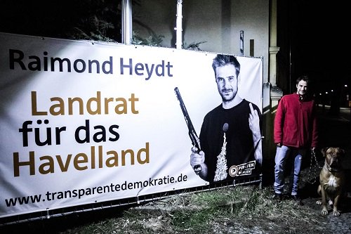 wahl_beobachter's tweet photo. Wahlplakate from Hell: Wild Wild West im tiefen Osten. #Piraten #Havelland #Heydt https://t.co/r8m4fHYWx8