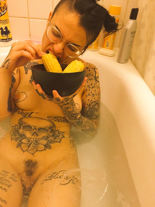 I love you because you love baths, corn and to get fucked! By me, even! 😄 https://t.co/F5iKyMPXvG<a href="/tag/notongameday"class="tags"><span>#notongameday</span></a>