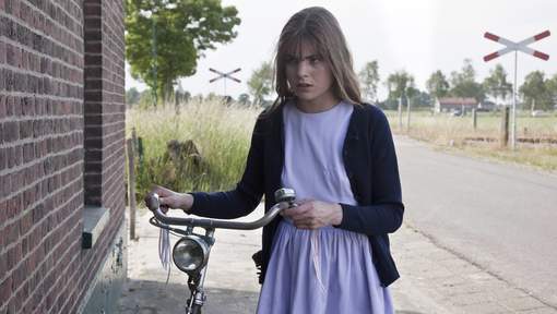 'Geschenk uit de hemel Hannah Hoekstra verdient Gouden Kalf voor rol in <a href="/DeHelleveeg/">De Helleveeg</a>' s.ad.nl/4268793