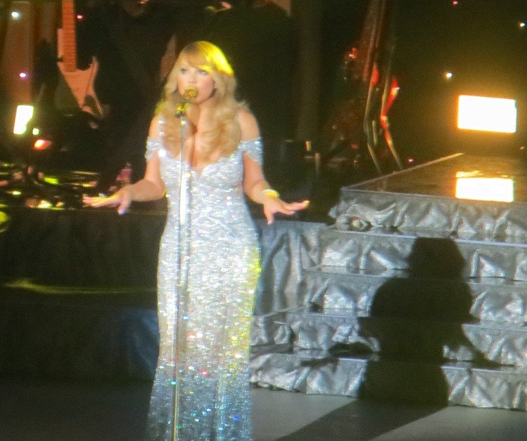 TheGoonerMJ's tweet photo. Great night @MariahCarey concert #sweetsweetfantasytour. #London #O2Areana #diva. So many amazing tunes #MariahCarey https://t.co/BtPSPA3s4Z