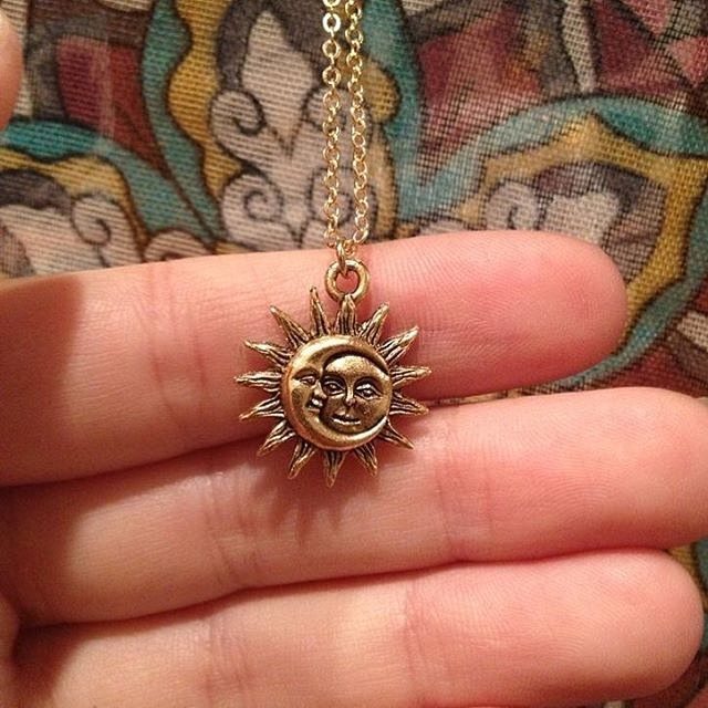 Nyanghee_S9's tweet photo. remember that butterfly necklace camila never wore? maybe she'd wear this one if i got it for her https://t.co/s4mVUcE7ek