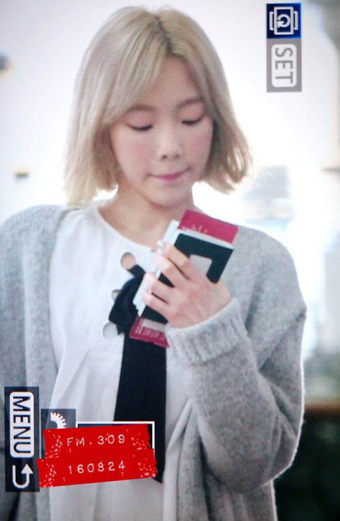 [PIC][24-03-2016]TaeYeon khởi hành đi Abu Dhabi  để tham dự “KCON 2016 Abu Dhabi” vào sáng nay CeSC_uBUkAALSu9