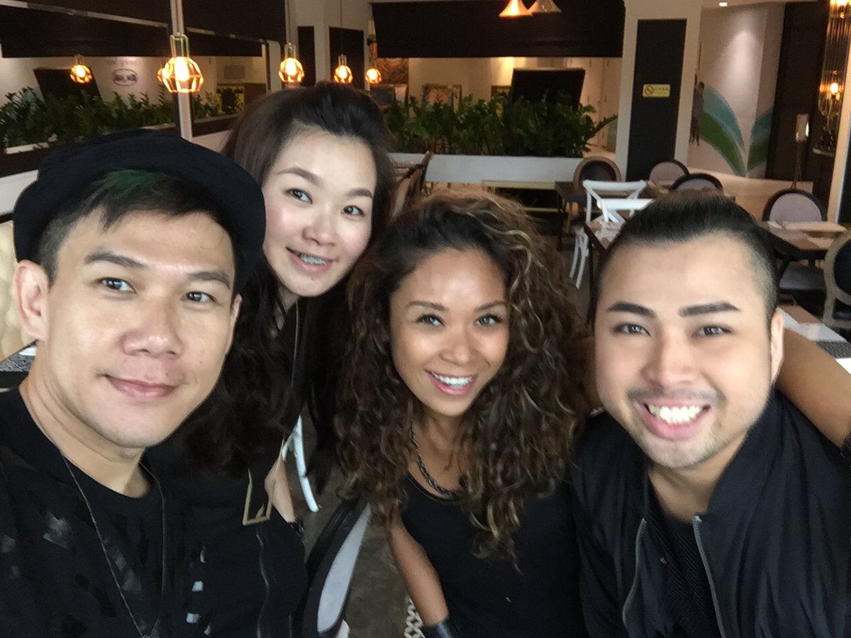 My last catch-up session with my Event Artists. Thank you for all e support given. #maccosmetics <a href="/MACcosmetics/">M•A•C Cosmetics</a>