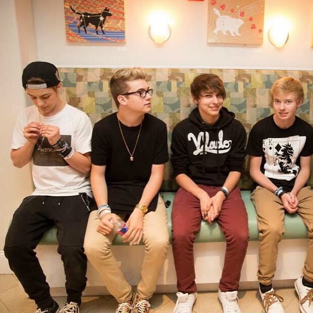 ReedDeming's tweet photo. a truly legendary squad. https://t.co/Hpu3EiTpjD