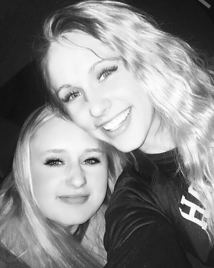 katelynn_flack's tweet photo. Love u longtime. @ashleymflack https://t.co/cnJPryktNJ