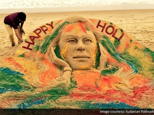 TimesNow's tweet image. Sand art by artist Sudarsan Pattnaik gets colorful to mark the occasion of #Holi