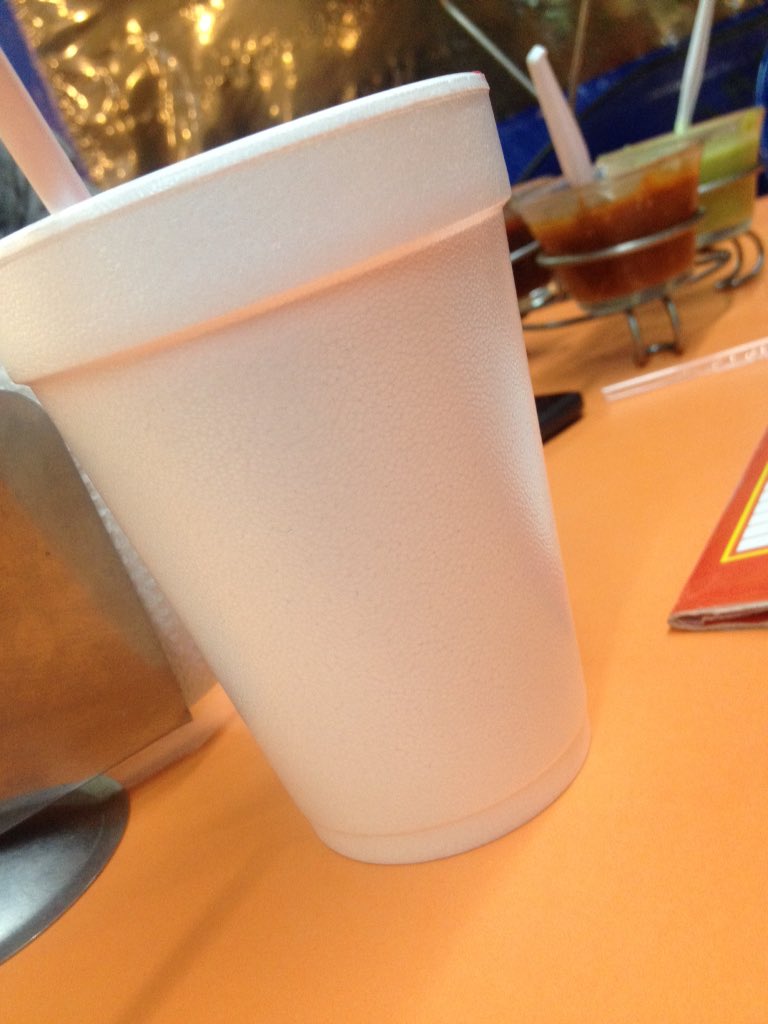 doloresdelriver's tweet photo. Coperacha para la Taqueria Álvaro Obregón para que puedan comprar vasos de plástico o vidrio 😡 @LaRomaDF https://t.co/yZGY4mPVXb