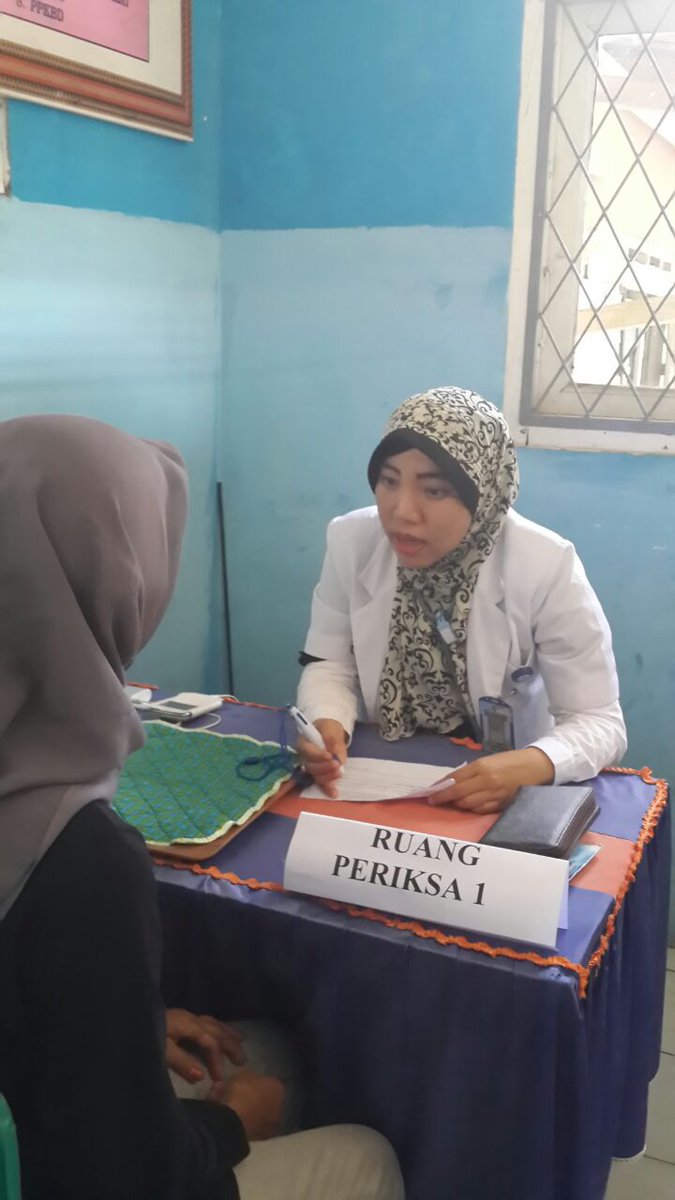pkmbernung's tweet photo. GEBYAR BAKTI DESA SEHAT.  Kerjasama  Akper panca bhakti dan UPT PUSKESMAS BERNUNG didesa kebagusan #ayohidupsehat https://t.co/OWbIBhAtyy