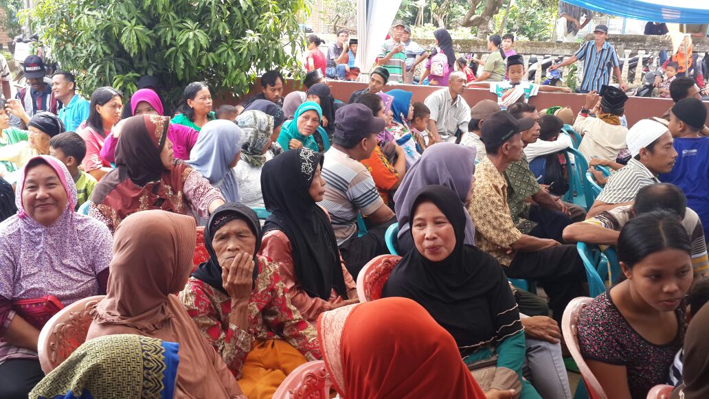 pkmbernung's tweet photo. GEBYAR BAKTI DESA SEHAT.  Kerjasama  Akper panca bhakti dan UPT PUSKESMAS BERNUNG didesa kebagusan #ayohidupsehat https://t.co/OWbIBhAtyy