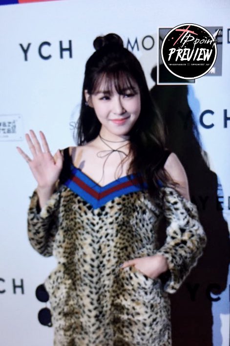 [PIC][24-03-2016]Tiffany tham dự Show diễn của thương hiệu "YCH" trong khuôn khổ "HERA SEOUL FASHION WEEK S/S 2016" vào sáng nay - Page 2 CeSL3R4UIAAoeaE