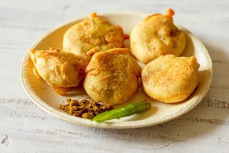drsujatanaik's tweet photo. Yeh 'vada' raha..#Holi special..#batata vada..#makeinindia  #healthtips https://t.co/FUpCjKSzOh https://t.co/Ubomd22ZbH