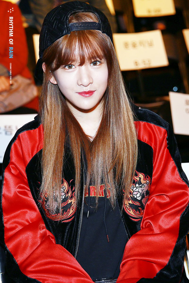 19951106net's tweet image. HQ ☔ 160323 서울패션위크 

사랑에 빠졌다💘

#EXY #엑시 #우주소녀 #모모모 #MoMoMo 
@WJSN_Cosmic @EXY_S2