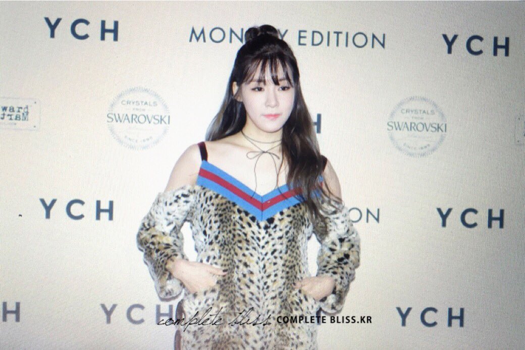 [PIC][24-03-2016]Tiffany tham dự Show diễn của thương hiệu "YCH" trong khuôn khổ "HERA SEOUL FASHION WEEK S/S 2016" vào sáng nay - Page 2 CeSO5vrUMAAXO_u