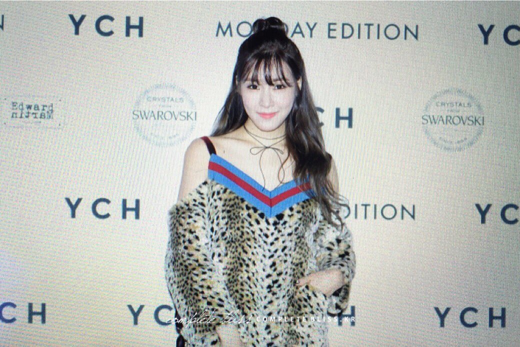 [PIC][24-03-2016]Tiffany tham dự Show diễn của thương hiệu "YCH" trong khuôn khổ "HERA SEOUL FASHION WEEK S/S 2016" vào sáng nay - Page 2 CeSO5wMWwAAD_IS