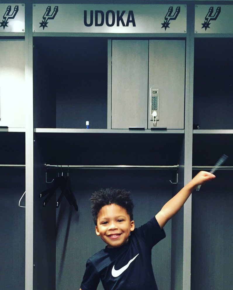 NiaLong's tweet photo. Can somebody say blowout!!! @spurs #atworkwithdaddy https://t.co/AYkHkjKcPf