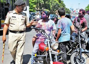 IPS_Association's tweet photo. Be kind to all. Play safe #Holi #YouPlayCopsGuard @aamir_khan @imVkohli @ImRo45 @sardesairajdeep @sudhirchaudhary https://t.co/YsEwOxa1WO