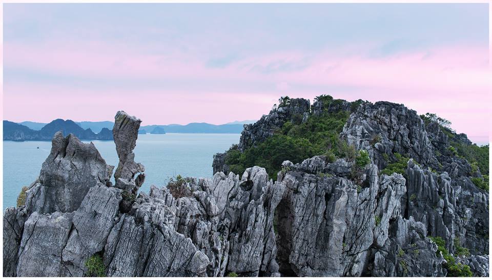 Soi Den island (Lighting island) is located in Ngoc Vung commune, Van Don district, #BaiTuLongBay. #DiscoverHalong