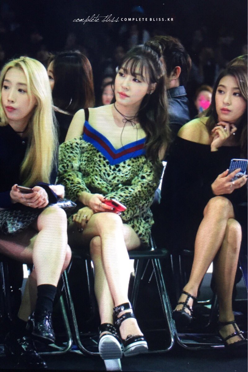 [PIC][24-03-2016]Tiffany tham dự Show diễn của thương hiệu "YCH" trong khuôn khổ "HERA SEOUL FASHION WEEK S/S 2016" vào sáng nay - Page 2 CeSPEZlWwAAdHIC