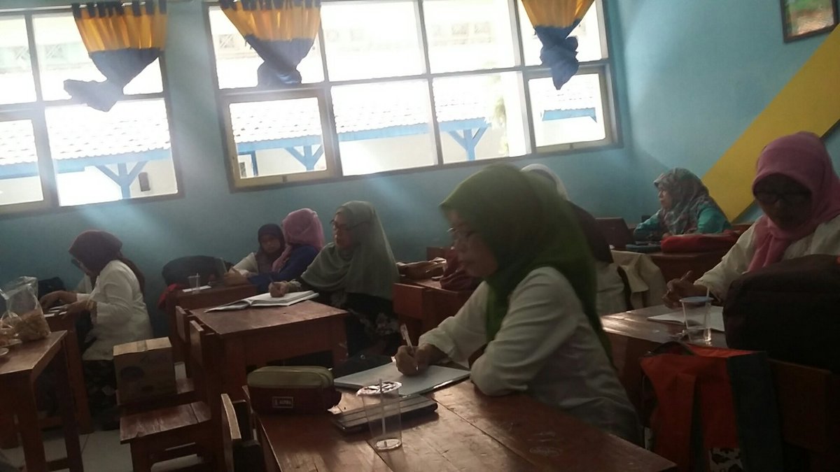 Rakor perancangan pelatihan pendampingan Kurikulum Nasional bersama tim TPK di SDN Soka, Kamis 24/03/2016.
