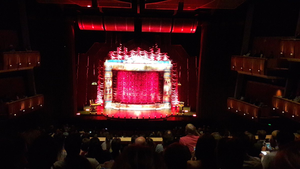 ferdyattahimi's tweet photo. Seru &amp; mengasyikkan juga nonton &amp; nyimak Opera Broadway : "A Gentleman's Guide - To Love &amp; Murder" ... https://t.co/V5HZkampFj