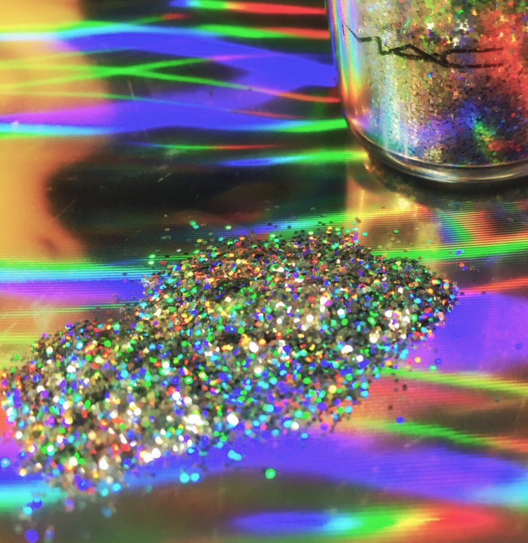 MAC_Ryuko_L's tweet photo. Beautiful picture at Creative workshop! Gorgeous!  .@maccosmetics #makeup #mua #glitter #hologram #machongkong https://t.co/lA2Mp3tziP