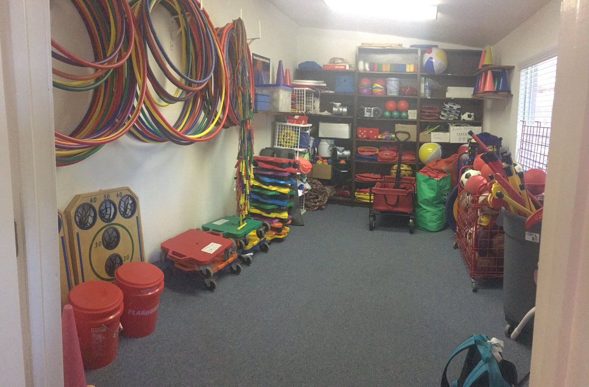 AshleyPuskarich's tweet photo. Cleaned my room today ๐๐ #PEteach #willonlylastaday https://t.co/QLnSp76muS