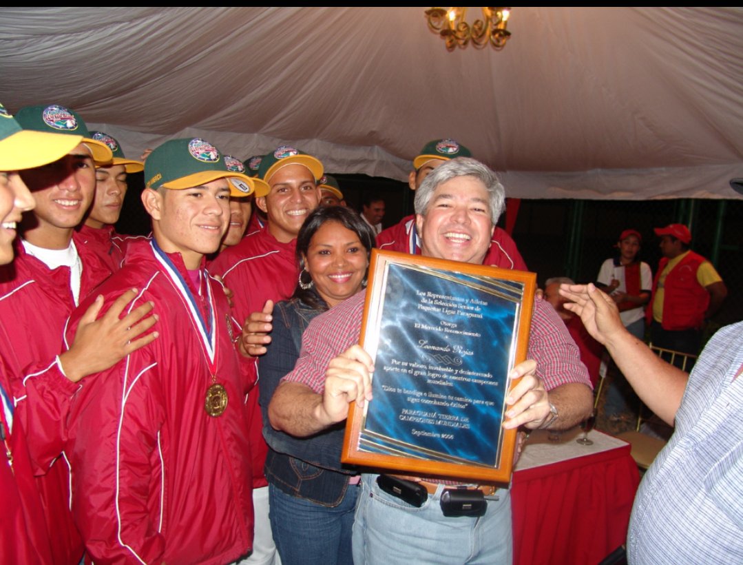 mauroca69's tweet photo. El diputado.Jesus Montilla comparte con la recordada selección Campeona.En el mundial de Pequeñas ligas Boston 2006 https://t.co/TqkIKAECEi