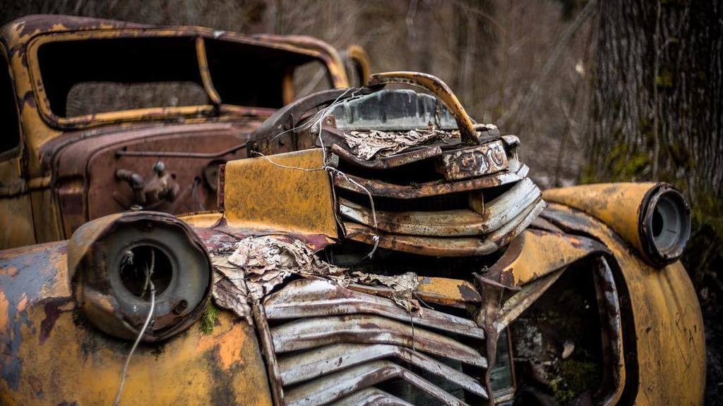 oldcar_photo's tweet photo. Another form yesterday's stroll around the lake. #gmc #wreckedcar #yellowcar #wasjustdrivingalong #oldcar #thatwill… https://t.co/hZXppdzo32