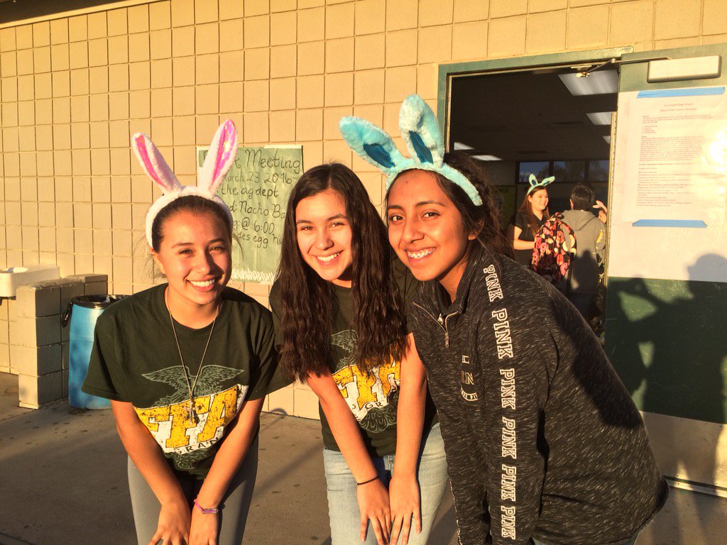 _msgalan's tweet photo. Epic Easter Egg Hunt @LGHSFFA https://t.co/RiXJEv3pH5