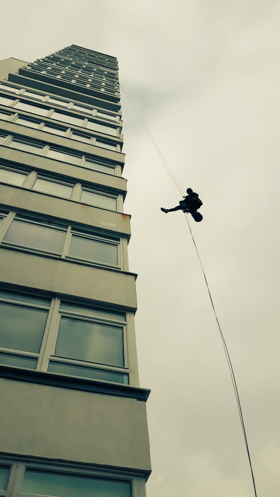 AccessOnRopes's tweet image. The commute home. Best job ever. #ropeaccess #brighton @edgeropeaccess