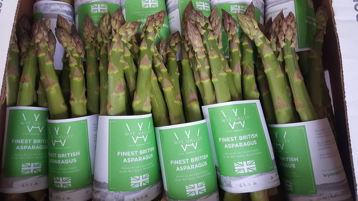 EBrettellFV's tweet photo. Today I have the first English Asparagus on sale! #wyevalley #EnglishAsparagus #Sherborne #Market #Dorset https://t.co/fgJGZG886q