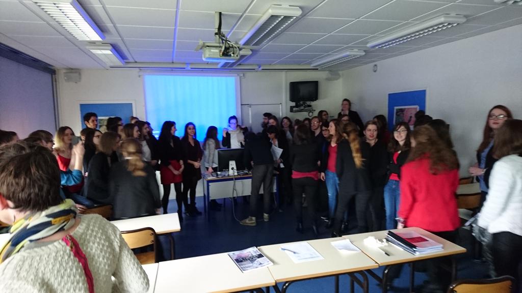 Danseetdense's tweet photo. Surprise des @infocomlaroche ! You made my day ! #love https://t.co/lo1uX3sM1k