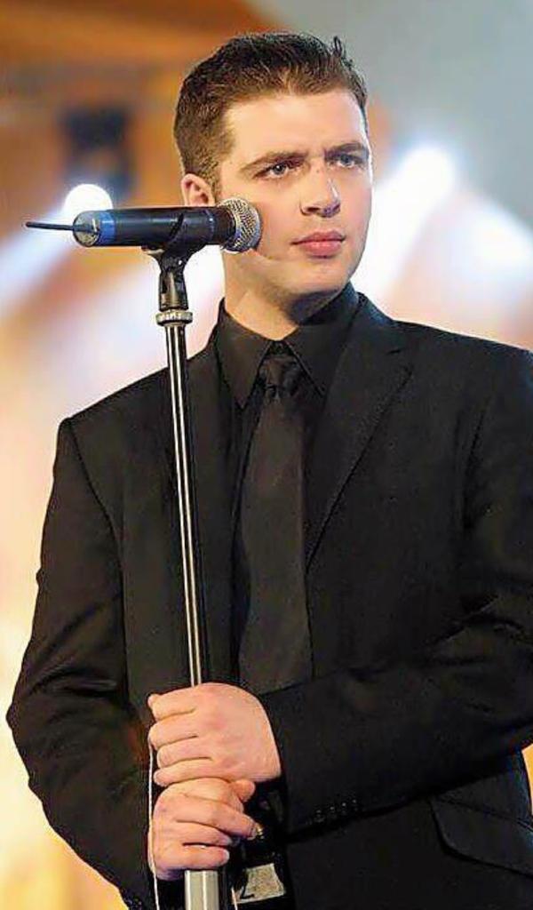 wiyadaead1899's tweet photo. Our Handsome MarkusFeehily @AKleian @KIM4MFEEHILY @x_TeamLeon_x @KingMarkF34 @Prince_Feehily @Amelia_Feehily https://t.co/W1bAni797Z