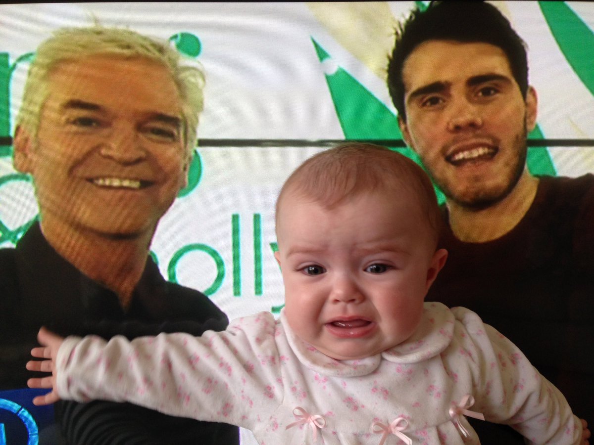 BlushingtonUK's tweet photo. Baby Fleur wasn't sure on either of you! 😂 Sorry @Schofe and @PointlessBlog! However #TMphillip wins!! x https://t.co/jHT5UTCpqO