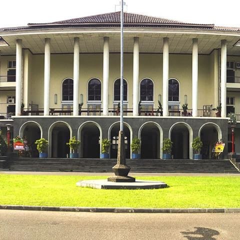 [Lowker Jogja] Rekrutmen Tenaga Tetap Non PNS UGM Yogyakarta, Dibutuhkan 445 Orang

Link: jogjastudent.com/rekrutmen-tena…