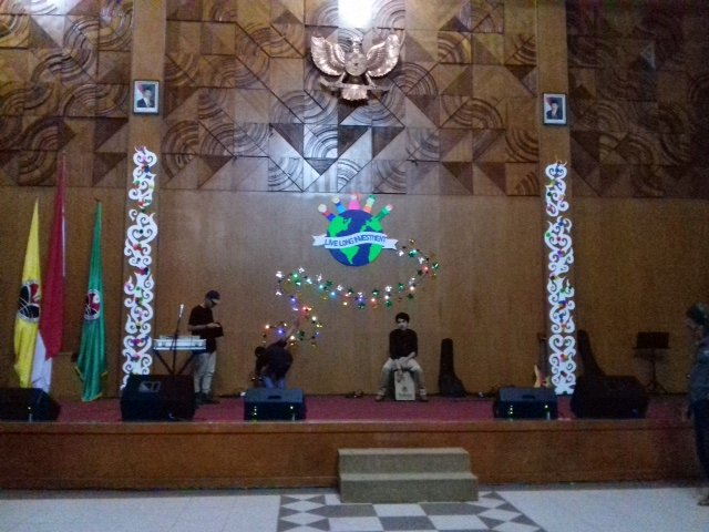 PGPAUDEXPO2017's tweet photo. Ayo merapat ke BPU nonton parade band!! Htm only 5k 😆
Ditunggu kedatangannya ya !!🎉 🎉 @Info_UPI @BEMREMA_UPI https://t.co/D9Q0wcqbdC