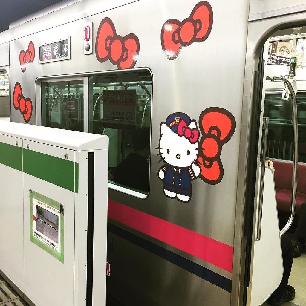 merylind's tweet photo. Hello-kitty train! 😻 #hellokitty #tokyotrain #tokyosubway #japantrain #japansubway #tokyo … https://t.co/xjNlOvDpCX https://t.co/fiCPKm8n7z