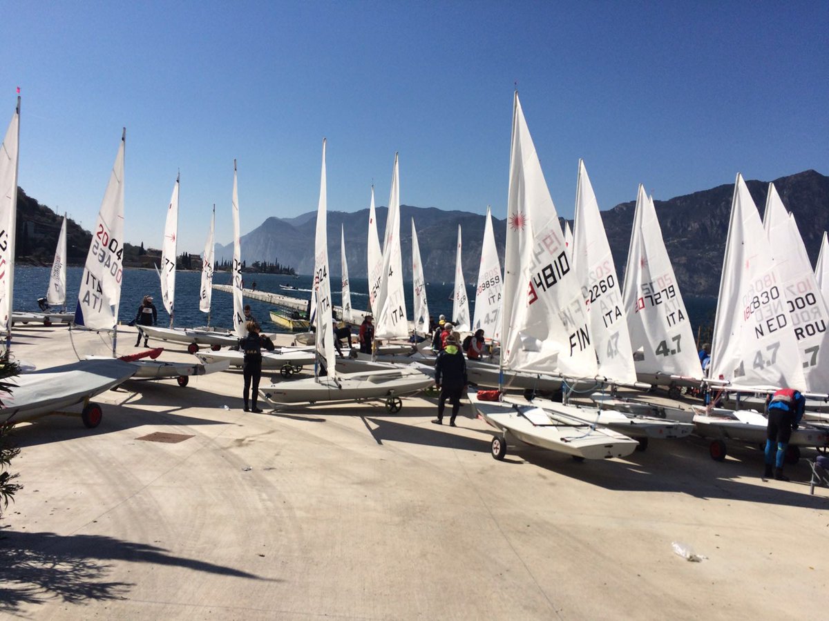 FVMalcesine's tweet photo. Barche in acqua per il secondo giorno della #EasterRegatta! #Laser #GardaVeneto #YouthSailing https://t.co/VmtcOQohNa