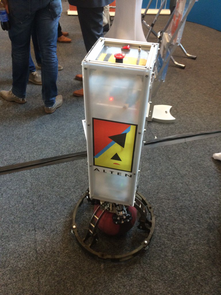 KimHuijing's tweet photo. Kom kennismaken met de balancerende robot van @Altenmecha #hts16 stand 13 #vandervalk https://t.co/u3imLNbzF9
