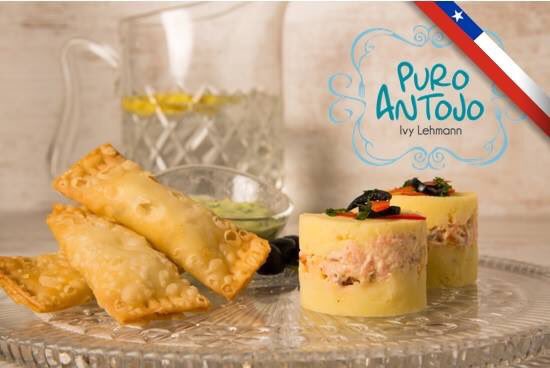 Puro_Antojo's tweet photo. Hoy juega Chile!!! Qué mejor que ver el partido comiendo tus más ricos Antojos!!! Te esperamos hoy hasta las 19:30. https://t.co/u80NSlUBbC