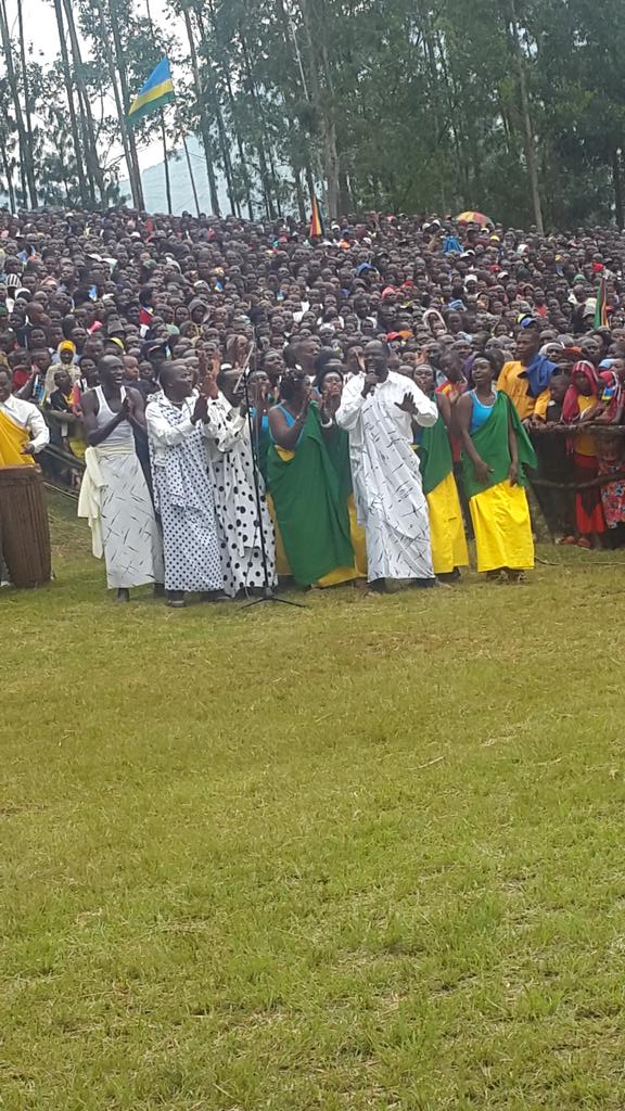 YolandeMakolo's tweet photo. Murakoze @GakenkeDistrict! #DukomezeImihigo tuzarwubaka 💪#CitizenOutreach https://t.co/BAy9lUSEUu
