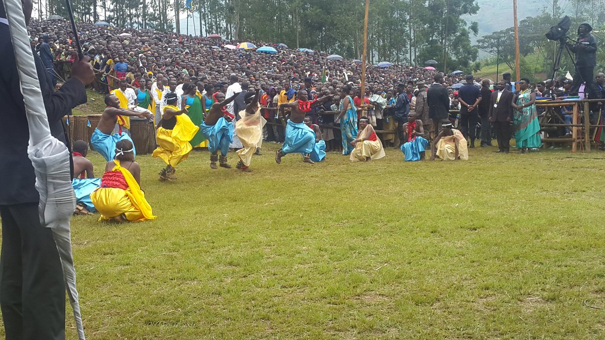 YolandeMakolo's tweet photo. Murakoze @GakenkeDistrict! #DukomezeImihigo tuzarwubaka 💪#CitizenOutreach https://t.co/BAy9lUSEUu