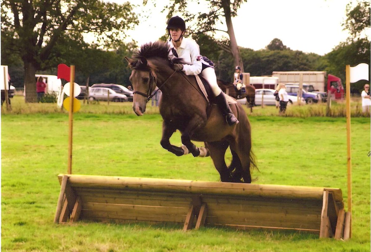 ctsilversea's tweet photo. #ThrowbackThursday My first ever event back when I thought I was going to be an eventer #tbt https://t.co/XG5jWdPgT3