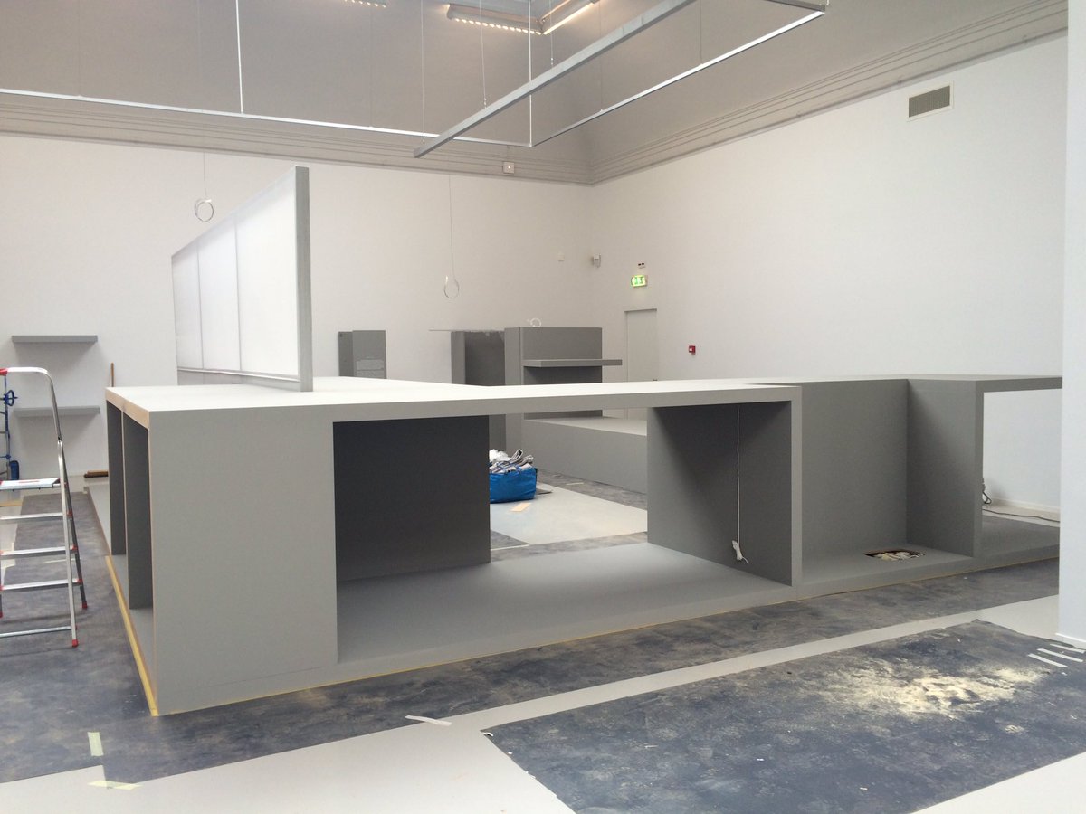 Opbouw expo #DesignDerby <a href="/Cuypershuis/">Cuypershuis</a> Roermond. 200 jaar design uit BE en NL te zien vanaf 23 april tot 2 okt.!