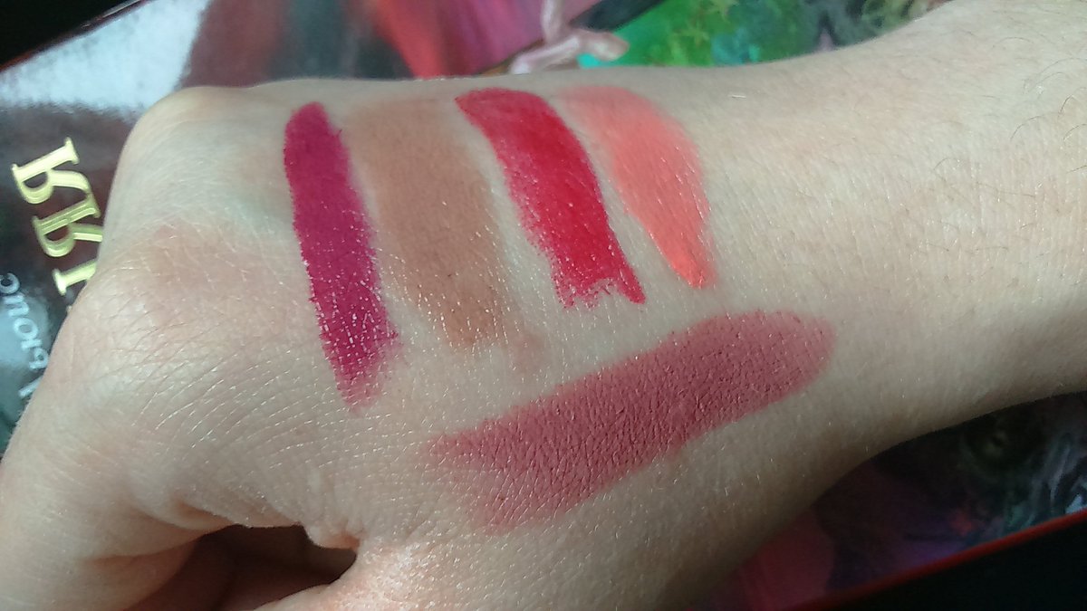 petite_teddy's tweet photo. Avon Ultra Color Lipstick. From Left to Right: Sangaria, Latte, Berry Berry Nice, Ripe Papaya and Toasted Rose. https://t.co/LIuZ9nb5qb