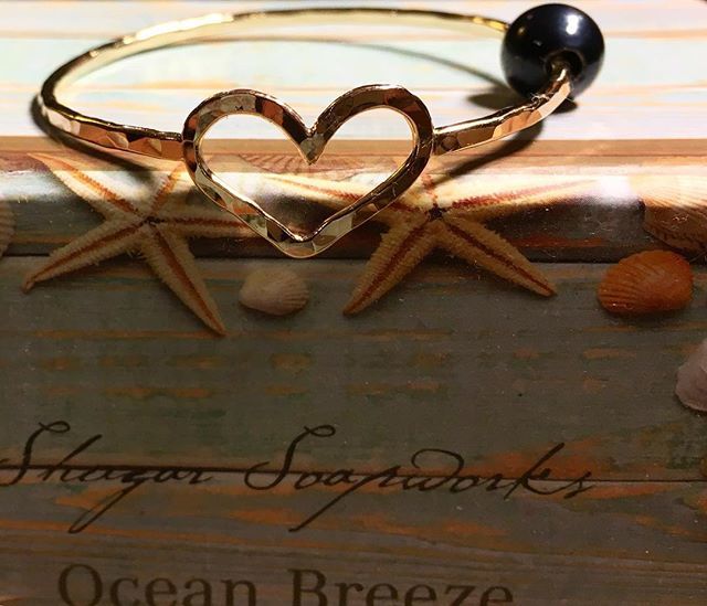 starfishstuff's tweet photo. Sending this little number out tomorrow😊

#babybangle #heartbangle #bdaygift #marchbaby #b… https://t.co/phmSCDpDJo https://t.co/CffF1r6AhP