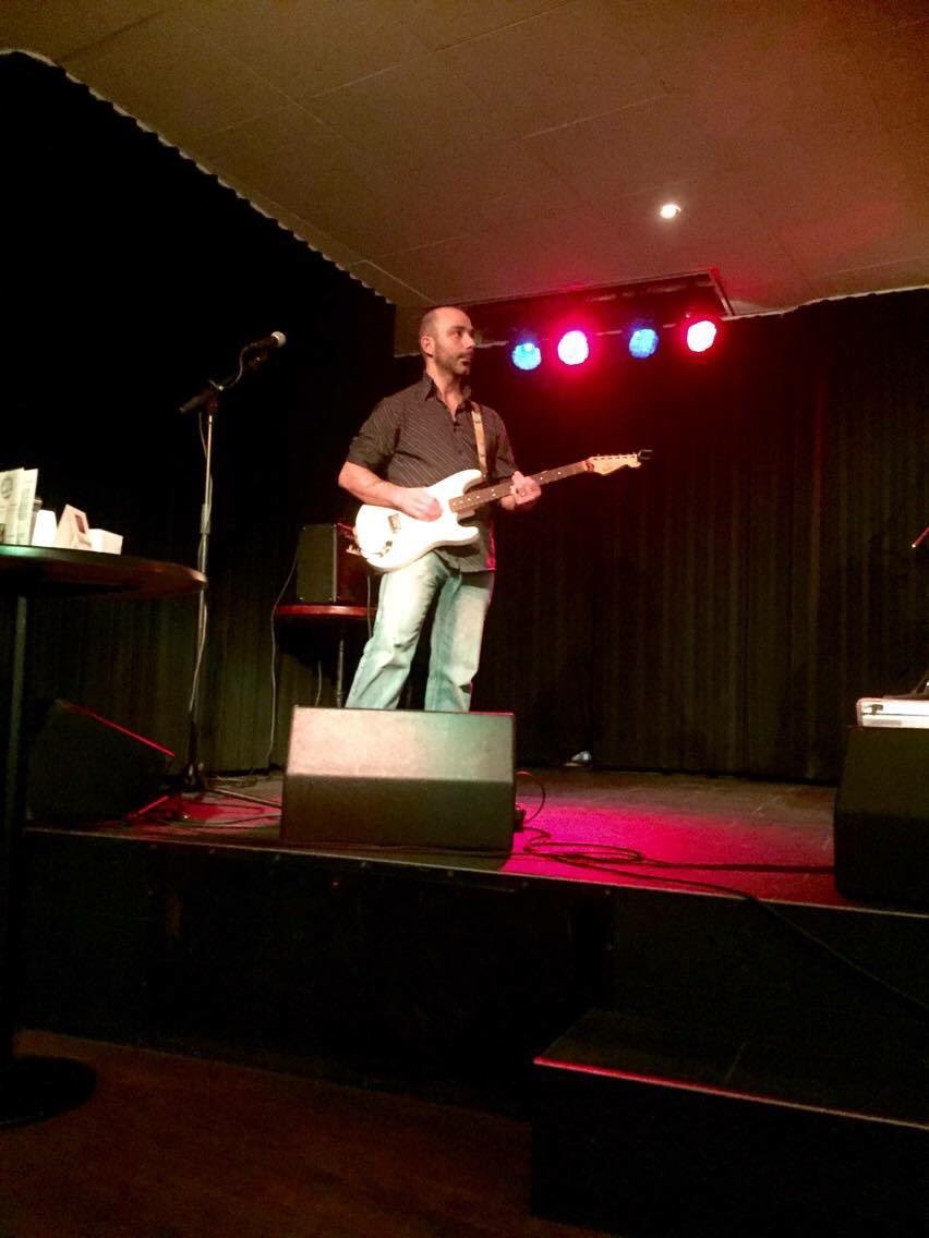 SuperSantone's tweet photo. Open mic night @CafeLoburg https://t.co/9O9cCRNh4K