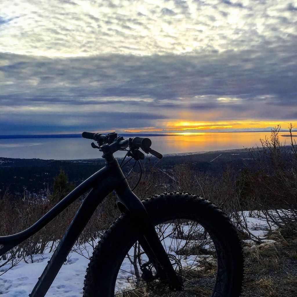 TuttoMTB's tweet photo. jmtngirl / Wednesday night spin class with @nate.f.jones #getoutsideeveryday #fatbike #nopogies#alaskarange #mountaโฆ https://t.co/PKVU87yk8O